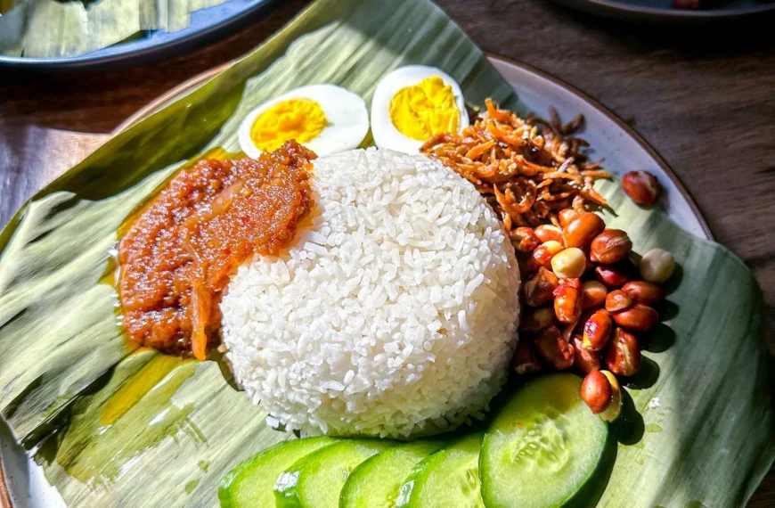 Top 10 Street Foods in Kuala Lumpur You Must Try (2025 Guide)