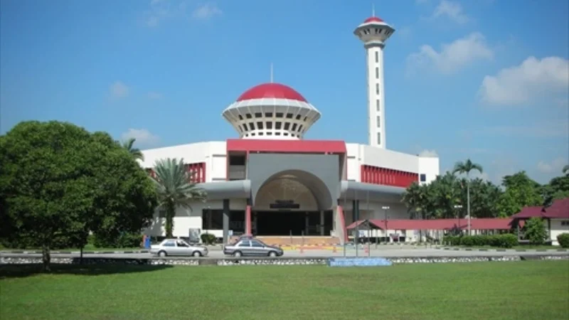 Masjid Jamek Qaryah Serdang UPM – History, Architecture & Visitor Guide