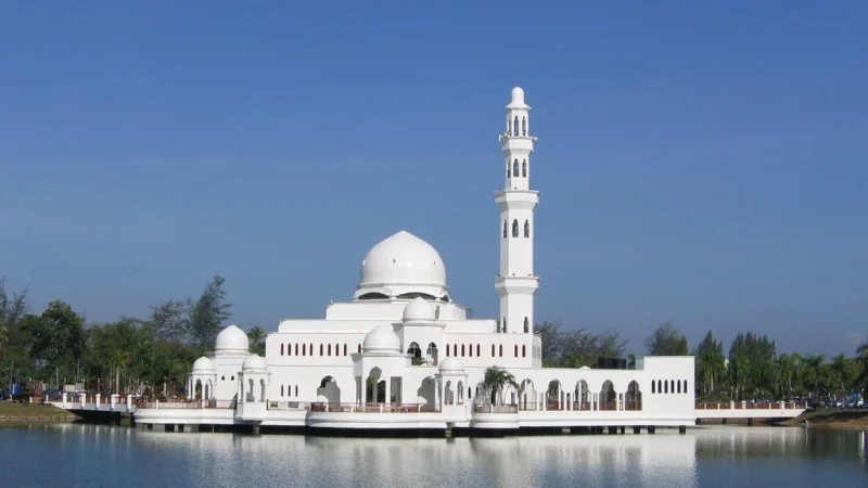 Masjid Tengku Tengah Zaharah (Masjid Terapung) – The Floating Mosque of Kuala Terengganu