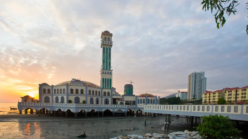 Masjid Terapung Tanjung Bungah, Penang – Malaysia’s First Floating Mosque Over the Sea