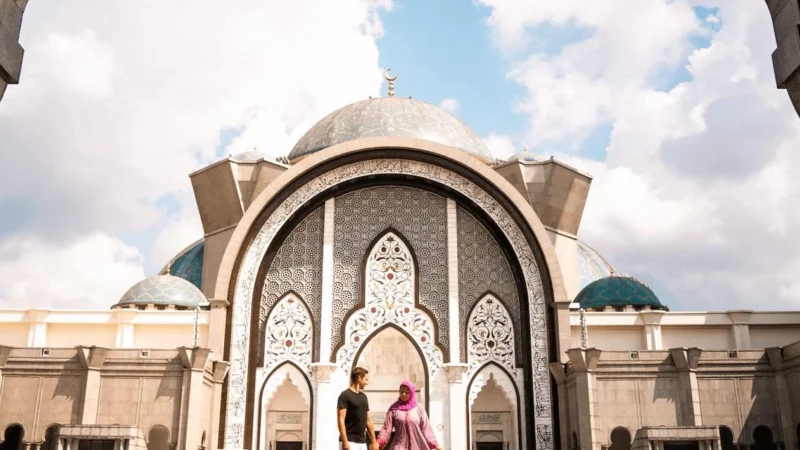Masjid Wilayah Persekutuan, Kuala Lumpur- A Modern Architectural Masterpiece in the Heart of Malaysia